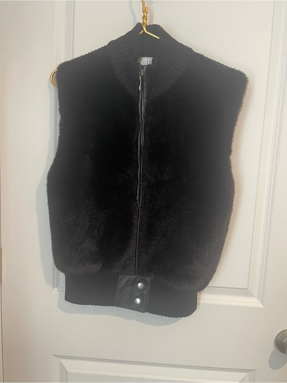 Lisa International Women’s Black Faux Fur and Ribbed Knit Front zip & Snap vest